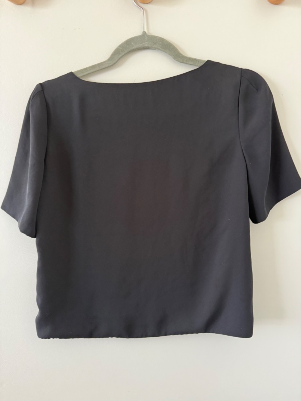 Babaton Randy Blouse - Picture 2 of 3